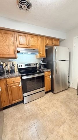 1105 Lexington Street 8-4, Waltham, MA 02452