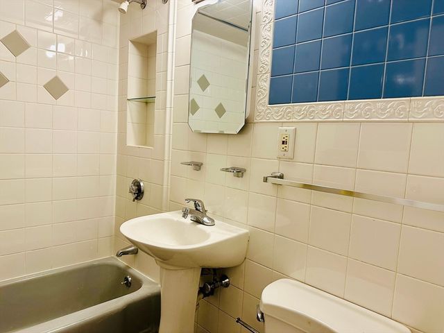 1105 Lexington Street 8-4, Waltham, MA 02452