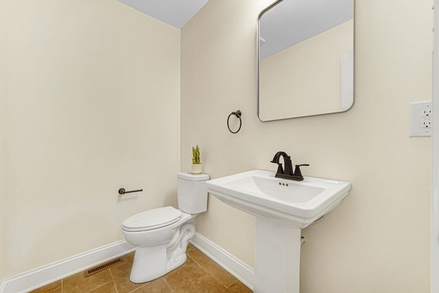 736 Cinnamon Teal Court, Hobart, IN 46342