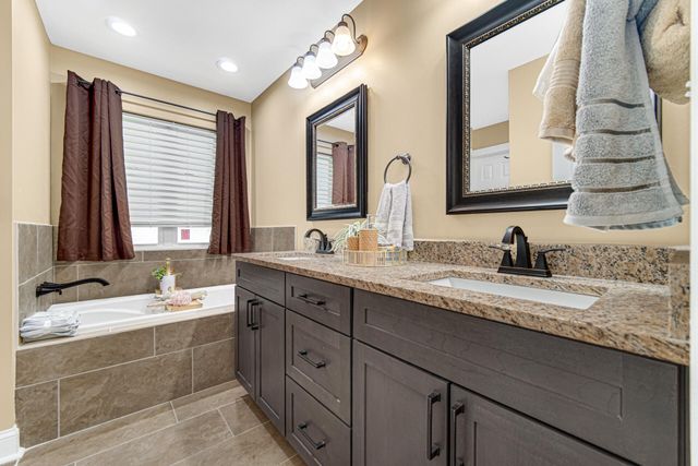 736 Cinnamon Teal Court, Hobart, IN 46342