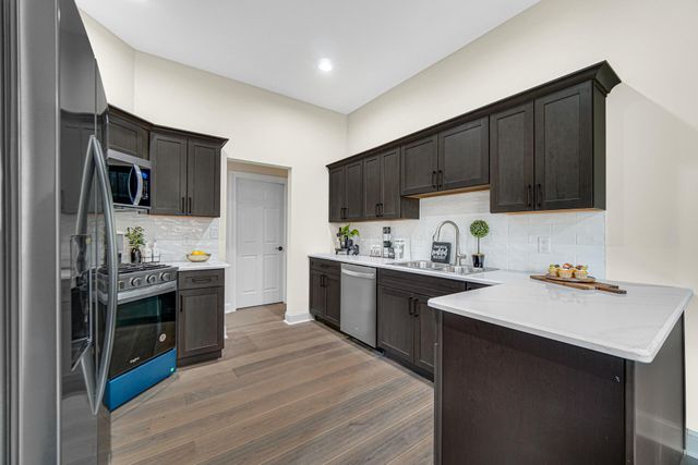 736 Cinnamon Teal Court, Hobart, IN 46342