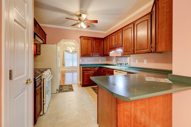 629 Mobley Rd, Clarksville, TN 37043