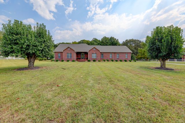 629 Mobley Rd, Clarksville, TN 37043