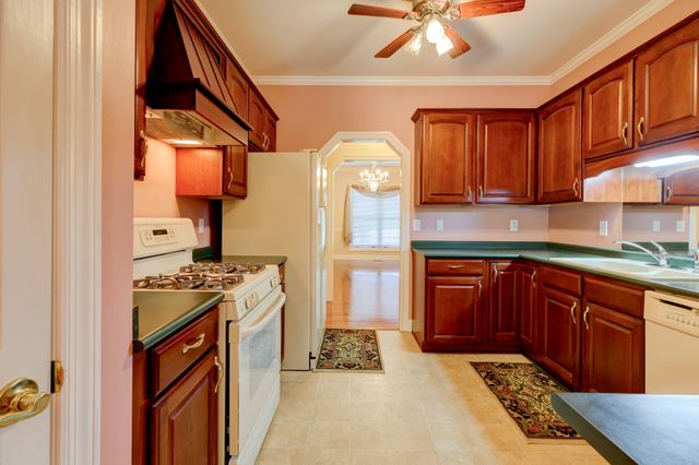 629 Mobley Rd, Clarksville, TN 37043