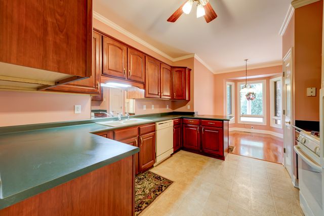 629 Mobley Rd, Clarksville, TN 37043