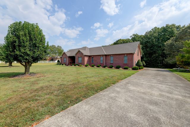 629 Mobley Rd, Clarksville, TN 37043