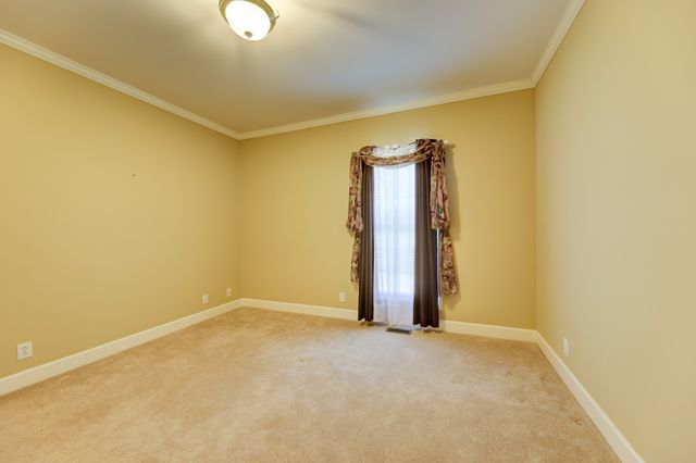629 Mobley Rd, Clarksville, TN 37043