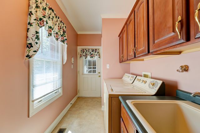 629 Mobley Rd, Clarksville, TN 37043