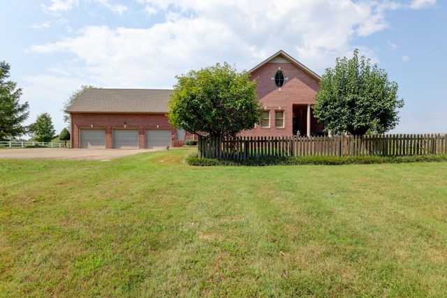 629 Mobley Rd, Clarksville, TN 37043