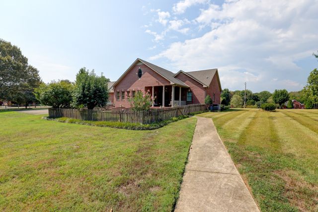 629 Mobley Rd, Clarksville, TN 37043