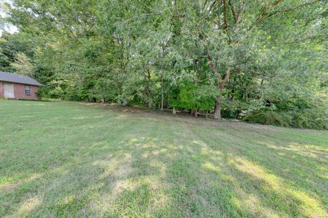 629 Mobley Rd, Clarksville, TN 37043