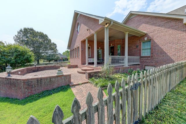 629 Mobley Rd, Clarksville, TN 37043