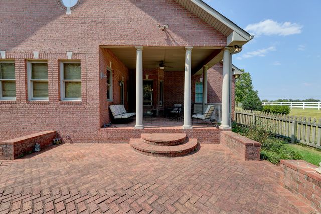 629 Mobley Rd, Clarksville, TN 37043