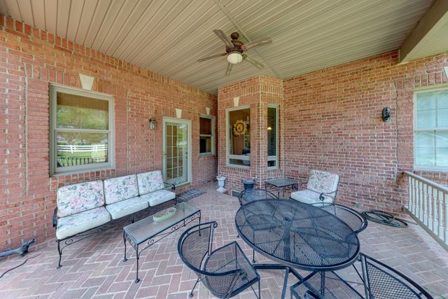 629 Mobley Rd, Clarksville, TN 37043