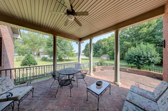 629 Mobley Rd, Clarksville, TN 37043