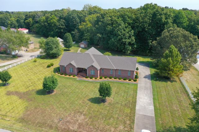 629 Mobley Rd, Clarksville, TN 37043
