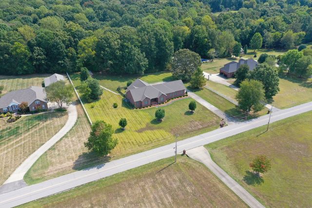 629 Mobley Rd, Clarksville, TN 37043