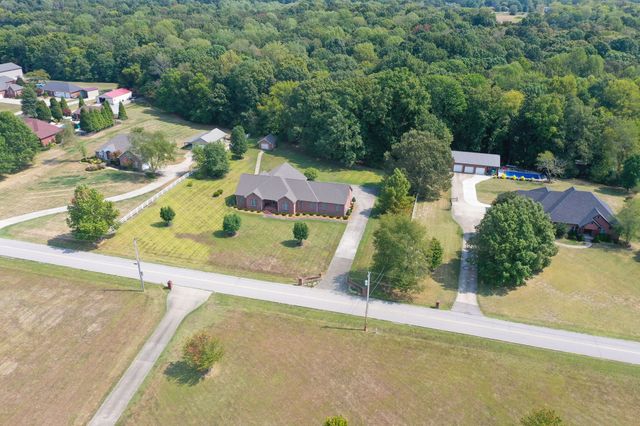 629 Mobley Rd, Clarksville, TN 37043