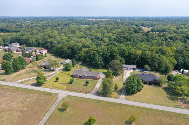 629 Mobley Rd, Clarksville, TN 37043