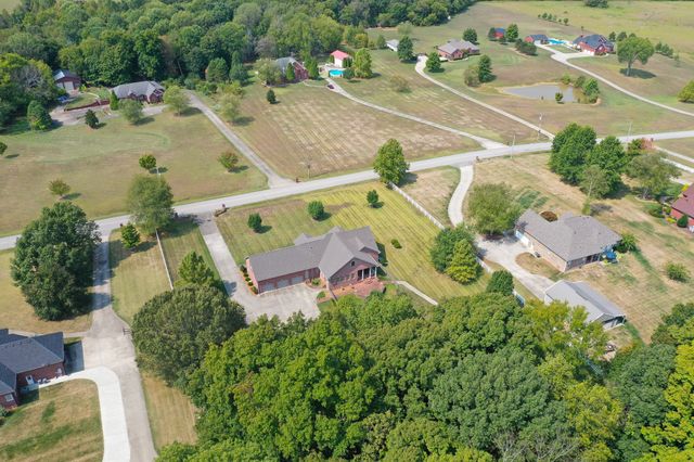 629 Mobley Rd, Clarksville, TN 37043
