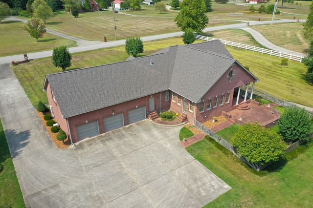 629 Mobley Rd, Clarksville, TN 37043