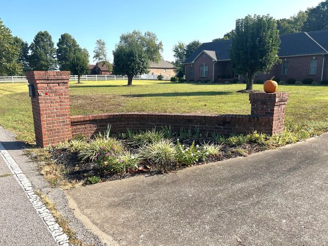 629 Mobley Rd, Clarksville, TN 37043