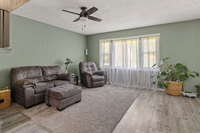 25 WOODCREST Drive, Geneseo, IL 61254