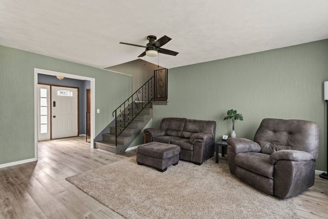 25 WOODCREST Drive, Geneseo, IL 61254