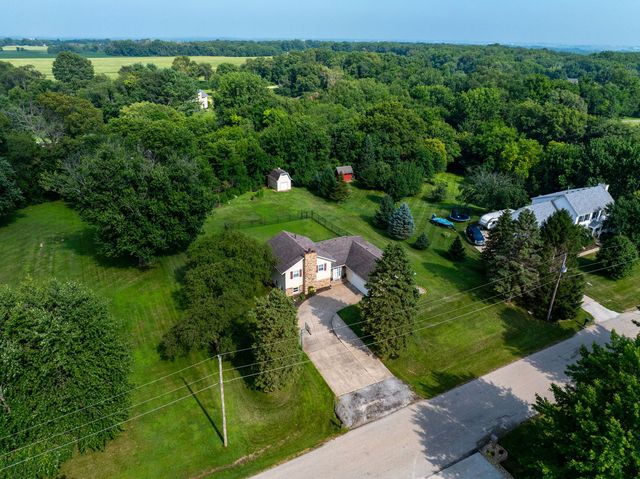 25 WOODCREST Drive, Geneseo, IL 61254