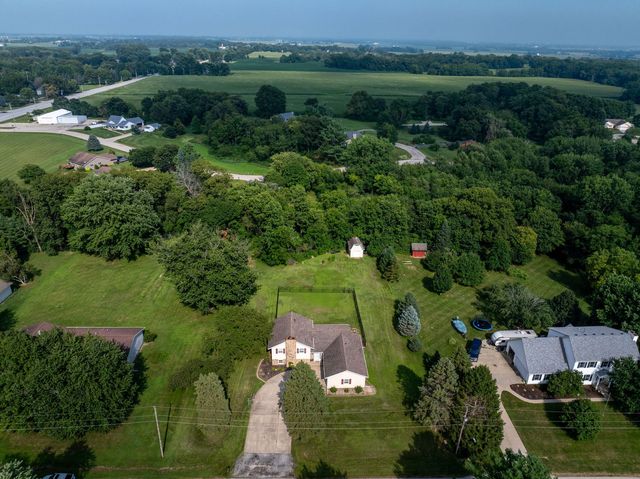 25 WOODCREST Drive, Geneseo, IL 61254