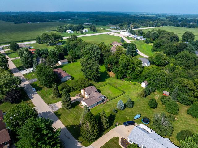 25 WOODCREST Drive, Geneseo, IL 61254