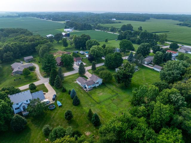 25 WOODCREST Drive, Geneseo, IL 61254