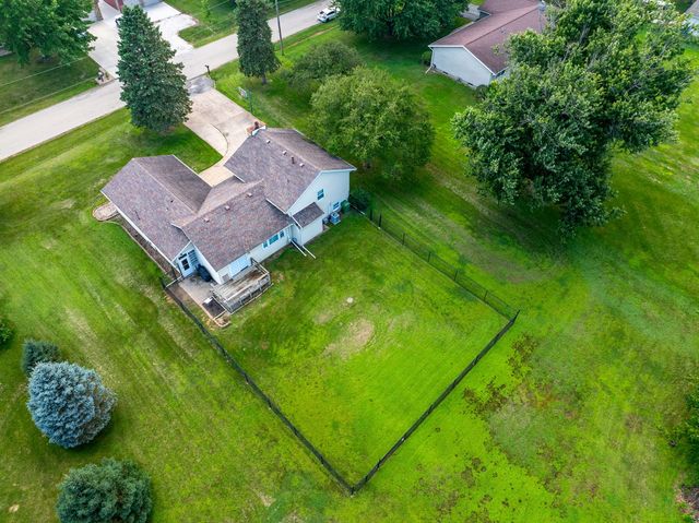 25 WOODCREST Drive, Geneseo, IL 61254
