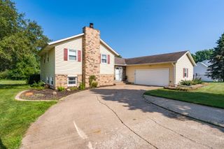25 WOODCREST Drive, Geneseo, IL 61254