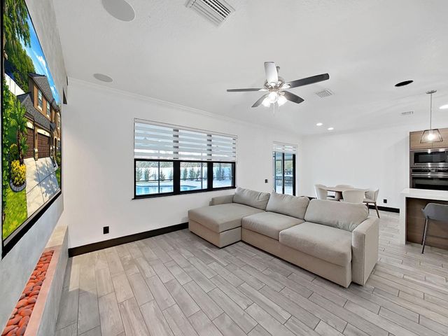 2202 LANDSIDE DRIVE, Valrico, FL 33594