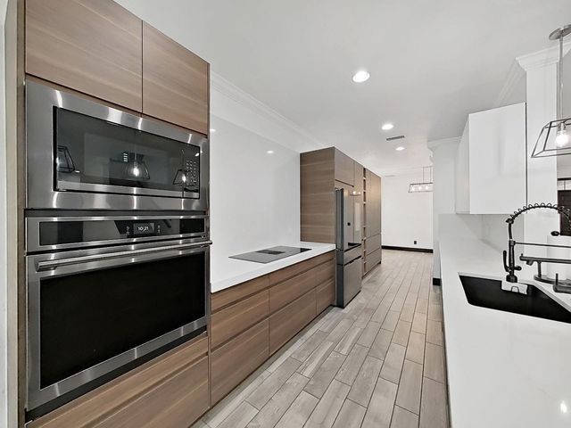 2202 LANDSIDE DRIVE, Valrico, FL 33594