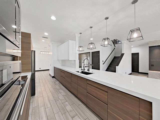 2202 LANDSIDE DRIVE, Valrico, FL 33594