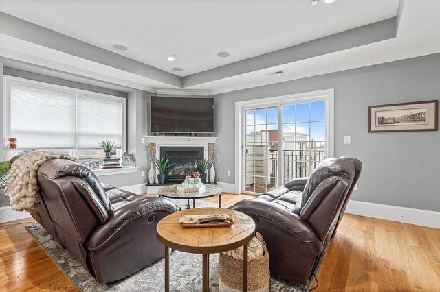 858 E 2nd St 7, Boston, MA 02127