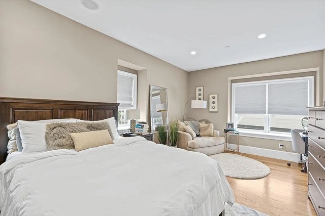 858 E 2nd St 7, Boston, MA 02127