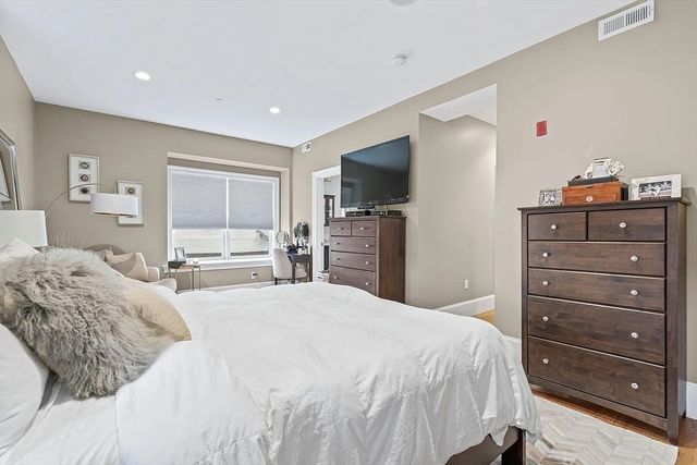 858 E 2nd St 7, Boston, MA 02127