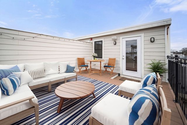 858 E 2nd St 7, Boston, MA 02127