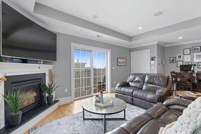 858 E 2nd St 7, Boston, MA 02127