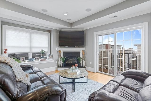 858 E 2nd St 7, Boston, MA 02127