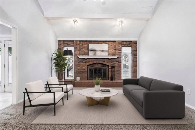 1128 NE Columbus Street, Lee's Summit, MO 64086