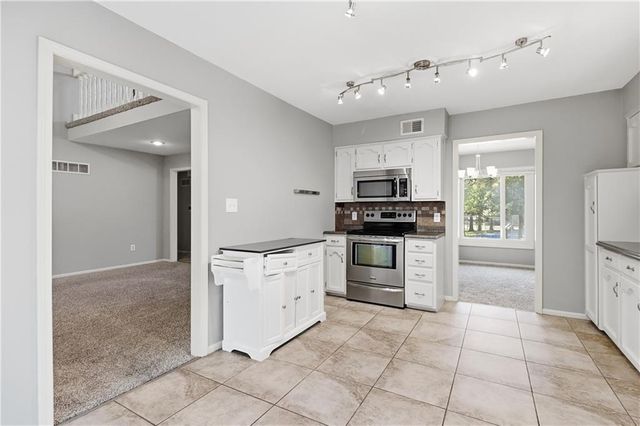 1128 NE Columbus Street, Lee's Summit, MO 64086