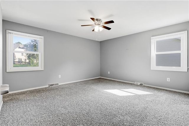 1128 NE Columbus Street, Lee's Summit, MO 64086