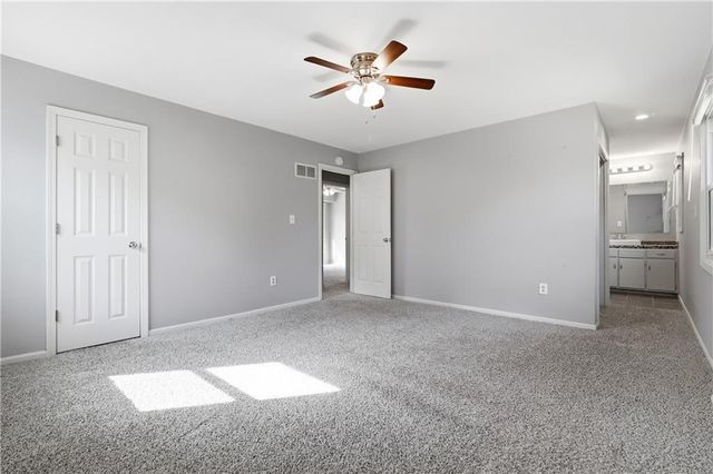 1128 NE Columbus Street, Lee's Summit, MO 64086