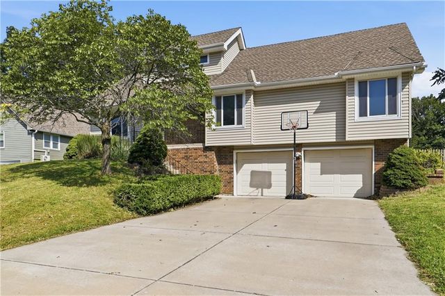1128 NE Columbus Street, Lee's Summit, MO 64086