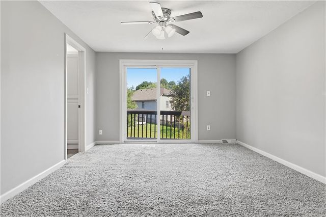 1128 NE Columbus Street, Lee's Summit, MO 64086
