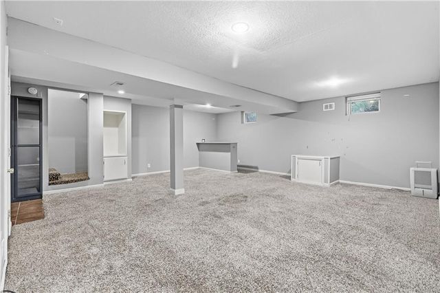 1128 NE Columbus Street, Lee's Summit, MO 64086